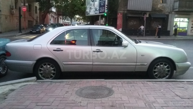 Mercedes E 230 1996, 274,557 km - 2.3 l - Bakı