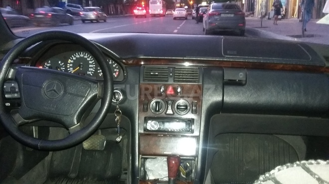 Mercedes E 230 1996, 274,557 km - 2.3 l - Bakı