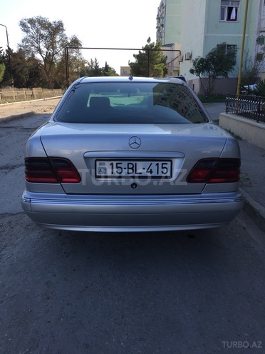 Mercedes E 220 2000, 281,000 km - 2.2 л - Sumqayıt