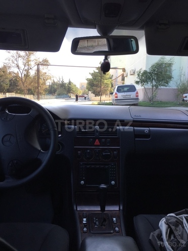 Mercedes E 220 2000, 281,000 km - 2.2 л - Sumqayıt