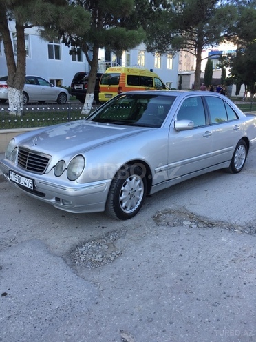 Mercedes E 220 2000, 281,000 km - 2.2 л - Sumqayıt