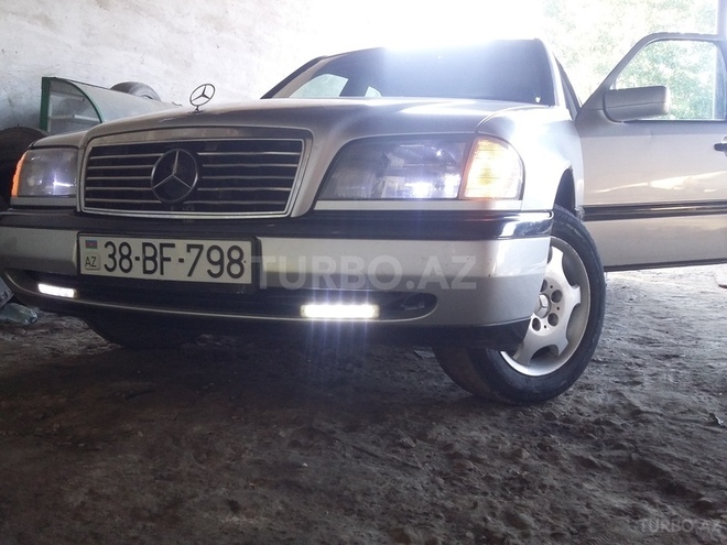 Mercedes C 180 1993, 32,000 km - 1.8 l - Qusar