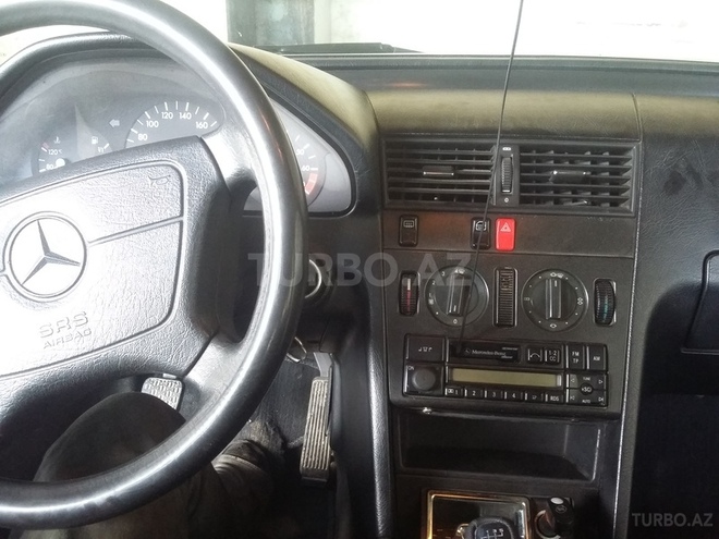 Mercedes C 180 1993, 32,000 km - 1.8 l - Qusar