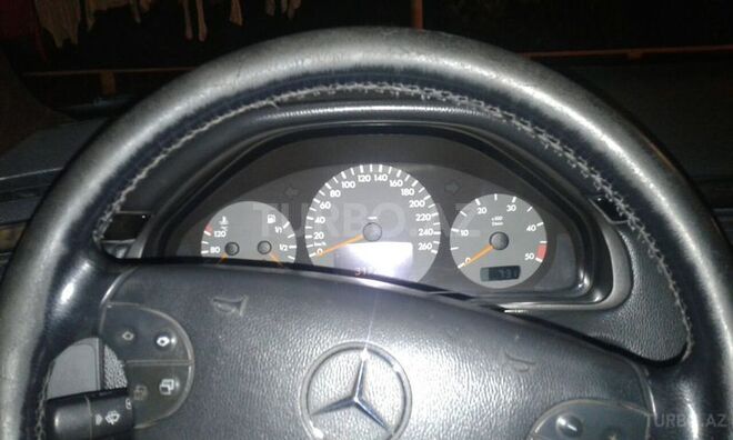 Mercedes E 220 2000, 317,225 km - 2.2 l - Gəncə