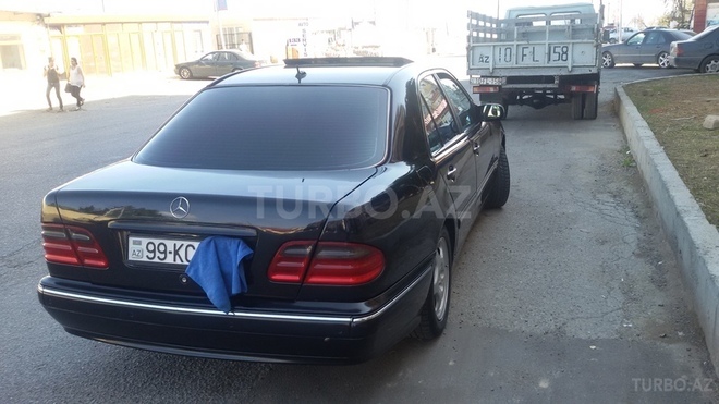 Mercedes E 270 2000, 330,000 km - 2.7 l - Bakı