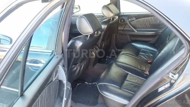 Mercedes E 270 2000, 330,000 km - 2.7 l - Bakı