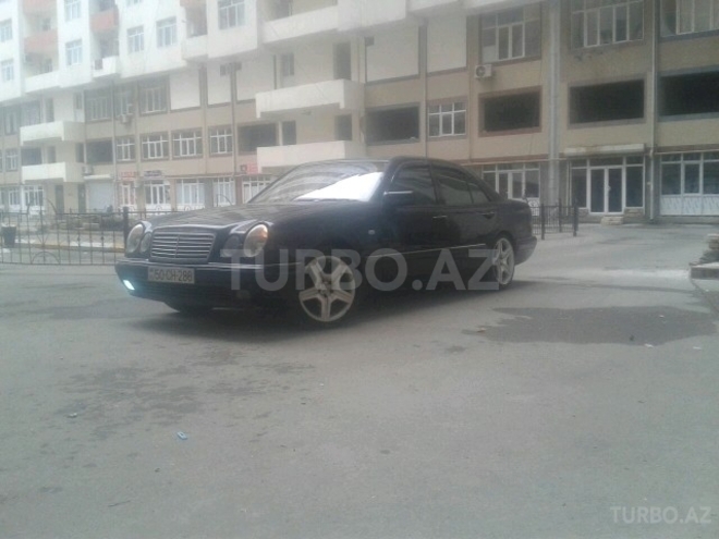 Mercedes E 220 1999, 33,000 km - 2.2 l - Bakı