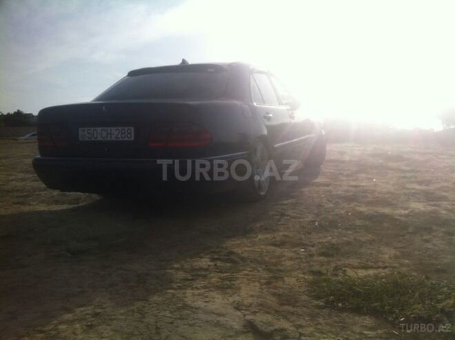 Mercedes E 220 1999, 33,000 km - 2.2 l - Bakı