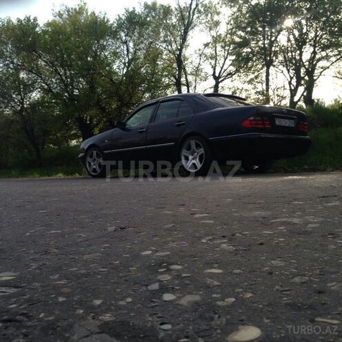 Mercedes E 220 1999, 33,000 km - 2.2 l - Bakı