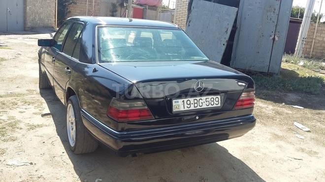 Mercedes E 220 1994, 200,000 km - 2.2 l - Bakı