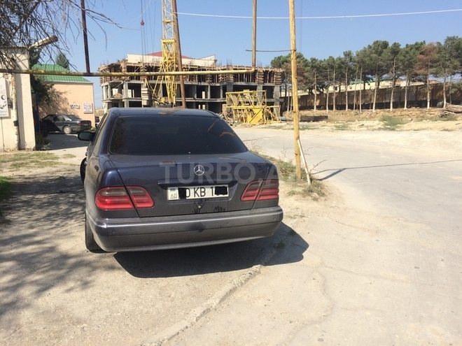 Mercedes E 280 2000, 222,000 km - 2.8 l - Bakı