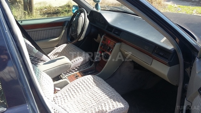 Mercedes E 220 1994, 200,000 km - 2.2 l - Bakı