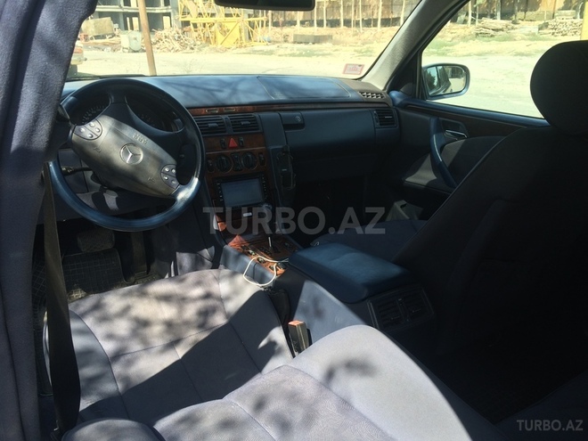 Mercedes E 280 2000, 222,000 km - 2.8 l - Bakı