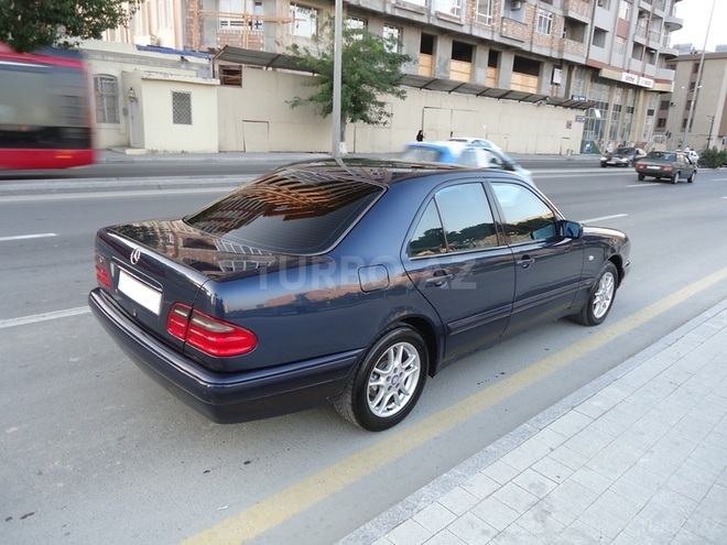 Mercedes E 200 1998, 178,877 km - 2.0 l - Bakı