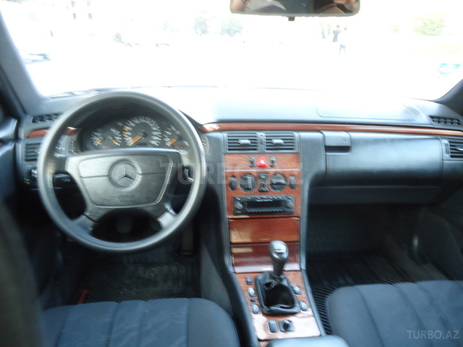 Mercedes E 200 1998, 178,877 km - 2.0 l - Bakı