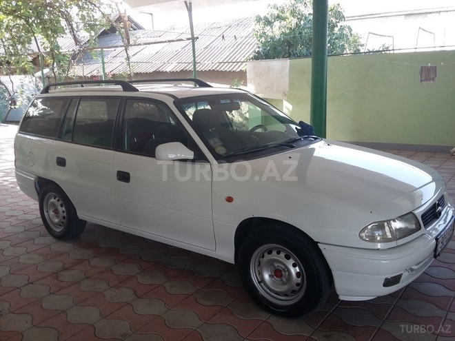 Opel Astra 1997, 300,000 km - 1.6 l - Biləsuvar