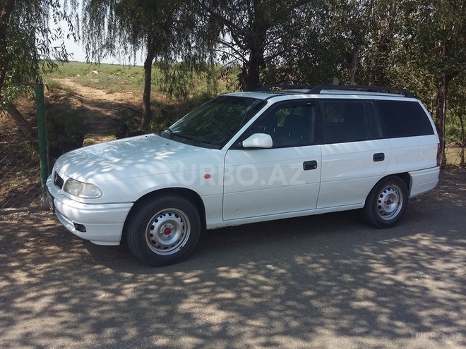 Opel Astra 1997, 300,000 km - 1.6 l - Biləsuvar