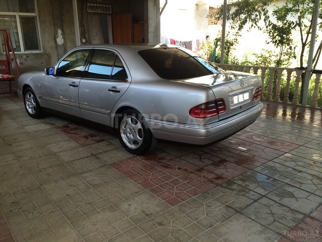 Mercedes E 240 1997, 271,600 km - 2.4 l - Bakı