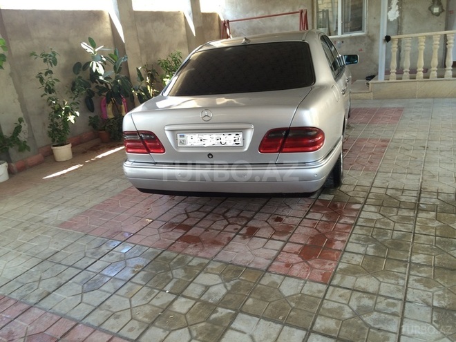 Mercedes E 240 1997, 271,600 km - 2.4 l - Bakı