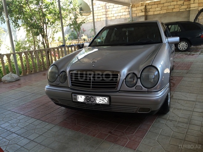 Mercedes E 240 1997, 271,600 km - 2.4 l - Bakı