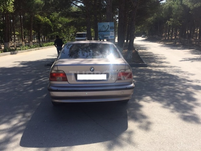 BMW 528 1998, 124,000 km - 2.8 l - Sumqayıt