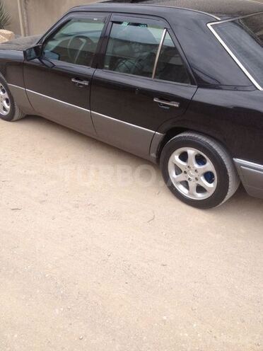 Mercedes E 220 1994, 159,230 km - 2.2 l - Bakı