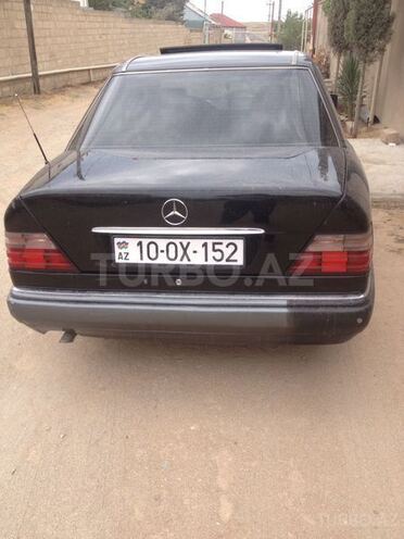 Mercedes E 220 1994, 159,230 km - 2.2 l - Bakı