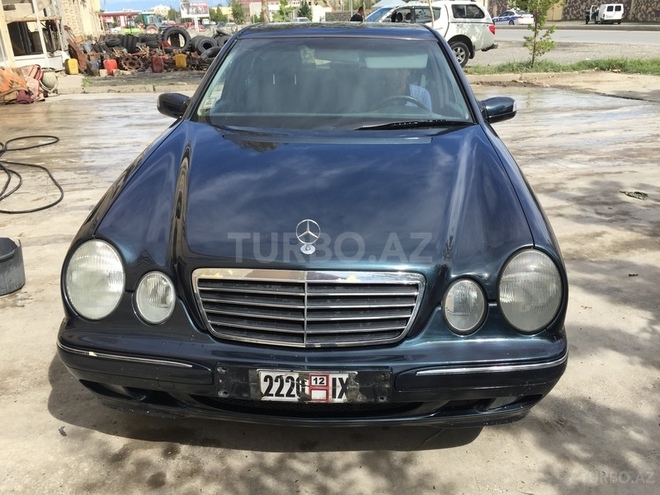 Mercedes E 220 2000, 318,000 km - 2.2 l - Bərdə