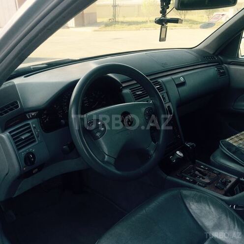 Mercedes E 320 2001, 160,000 km - 3.2 l - Bakı