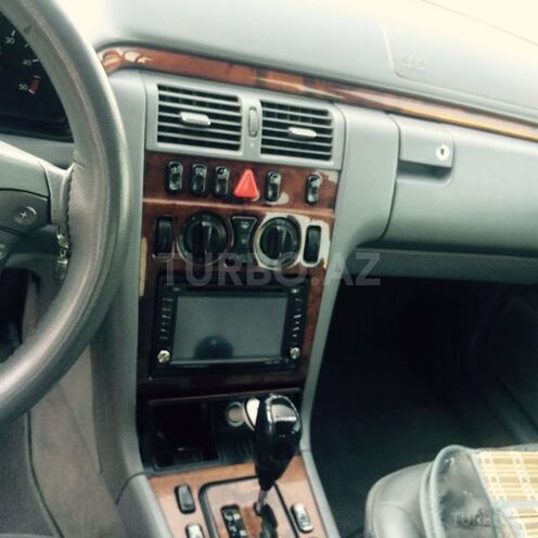 Mercedes E 320 2001, 160,000 km - 3.2 l - Bakı