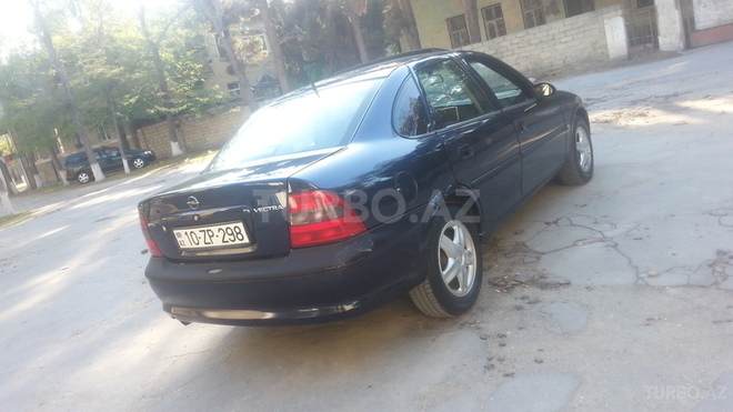 Opel Vectra 1997, 215,000 km - 2.0 l - Sumqayıt