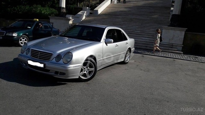 Mercedes E 220 2001, 232,000 km - 2.2 l - Bakı