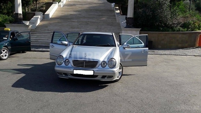 Mercedes E 220 2001, 232,000 km - 2.2 l - Bakı