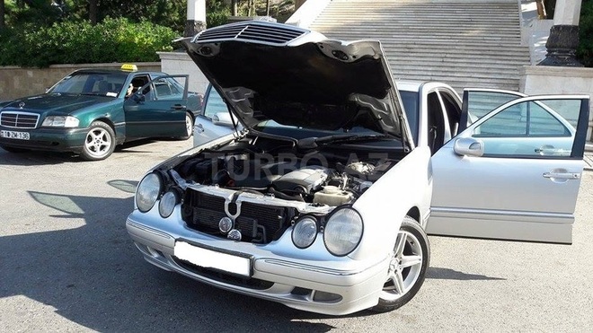 Mercedes E 220 2001, 232,000 km - 2.2 l - Bakı