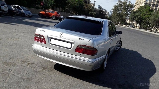Mercedes E 220 2001, 232,000 km - 2.2 l - Bakı