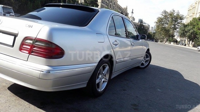 Mercedes E 220 2001, 232,000 km - 2.2 l - Bakı