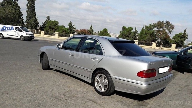 Mercedes E 220 2001, 232,000 km - 2.2 l - Bakı