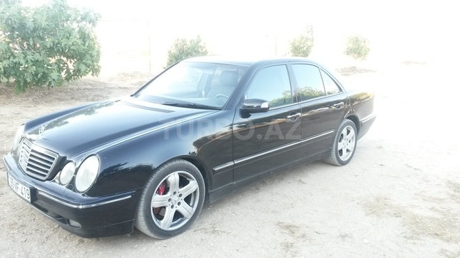 Mercedes E 270 2001, 300,000 km - 2.7 l - Bakı