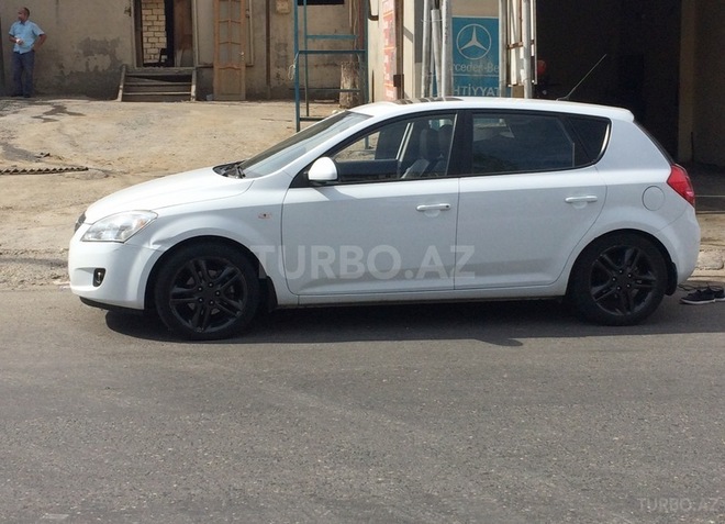 Kia Ceed 2010, 123,000 km - 2.0 l - Bakı