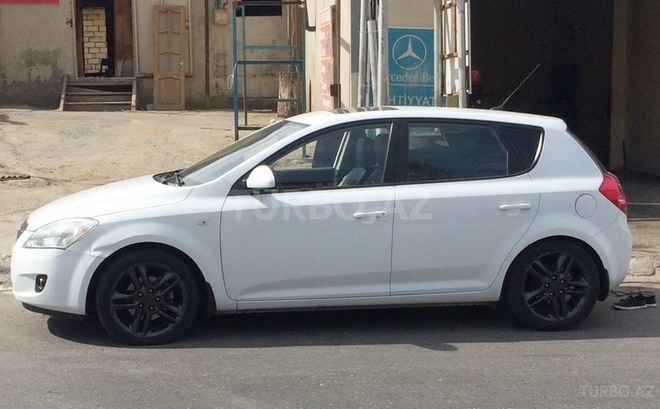 Kia Ceed 2010, 123,000 km - 2.0 l - Bakı