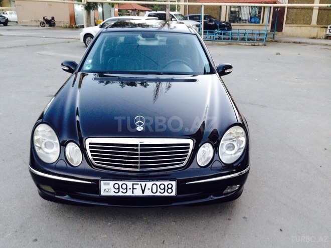 Mercedes E 270 2002, 242,000 km - 2.7 l - Bakı