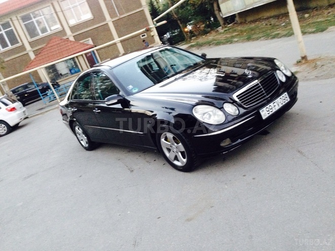 Mercedes E 270 2002, 242,000 km - 2.7 l - Bakı