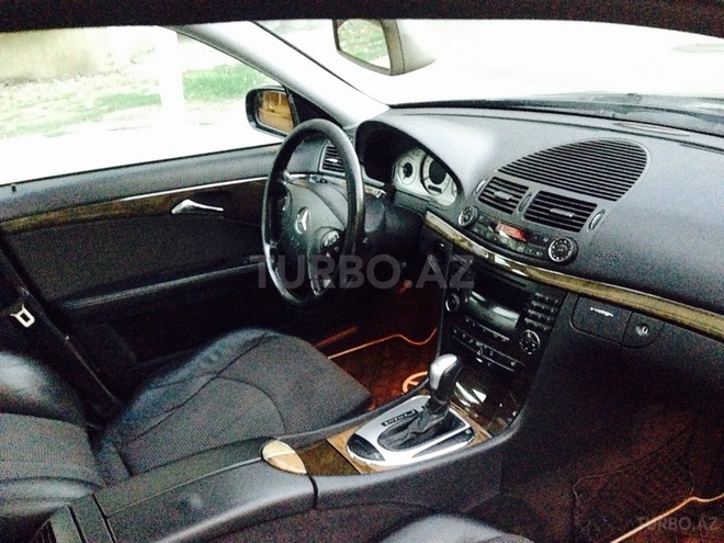 Mercedes E 270 2002, 242,000 km - 2.7 l - Bakı