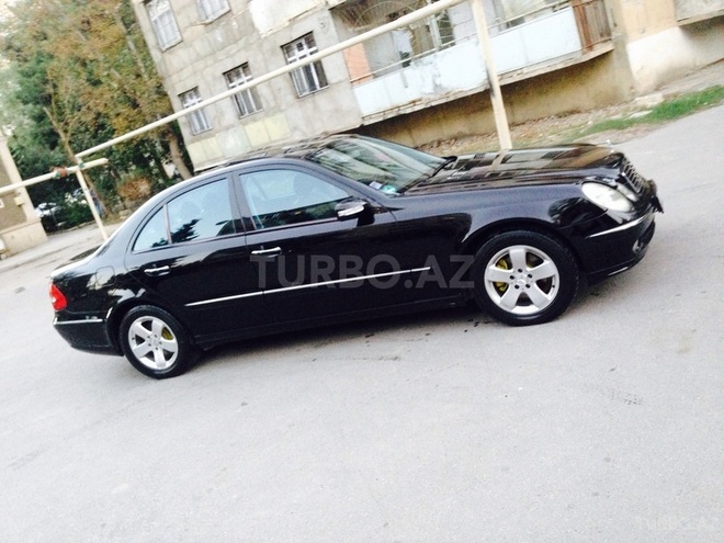 Mercedes E 270 2002, 242,000 km - 2.7 l - Bakı