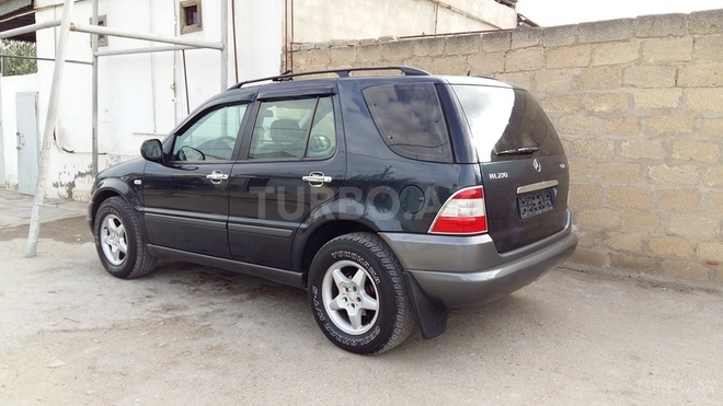 Mercedes ML 270 2001, 261,442 km - 2.7 l - Bakı