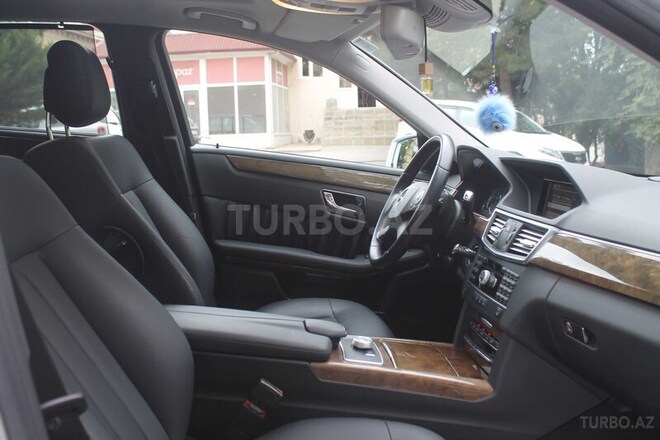 Mercedes E 250 2011, 46,000 km - 2.5 l - Bakı