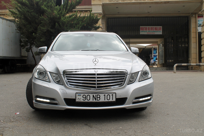 Mercedes E 250 2011, 46,000 km - 2.5 l - Bakı