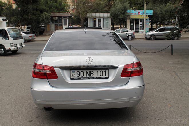Mercedes E 250 2011, 46,000 km - 2.5 l - Bakı