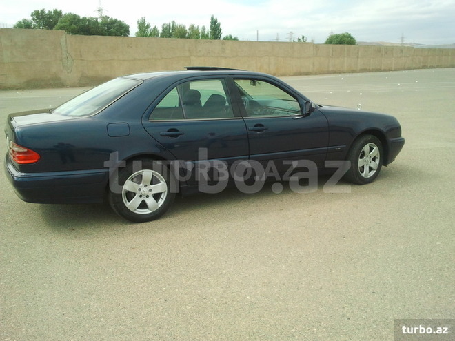 Mercedes E 220 2000, 195,300 km - 2.2 л - Bakı