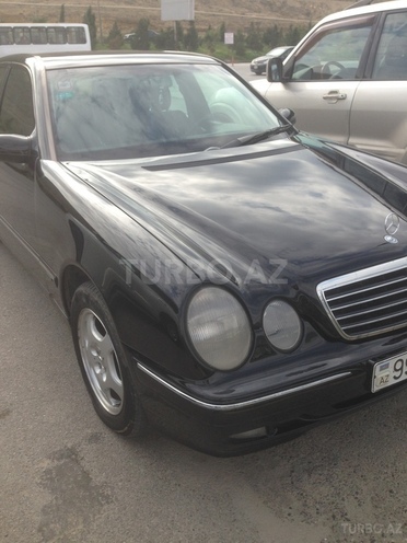 Mercedes E 220 2001, 266,000 km - 2.2 l - Bakı